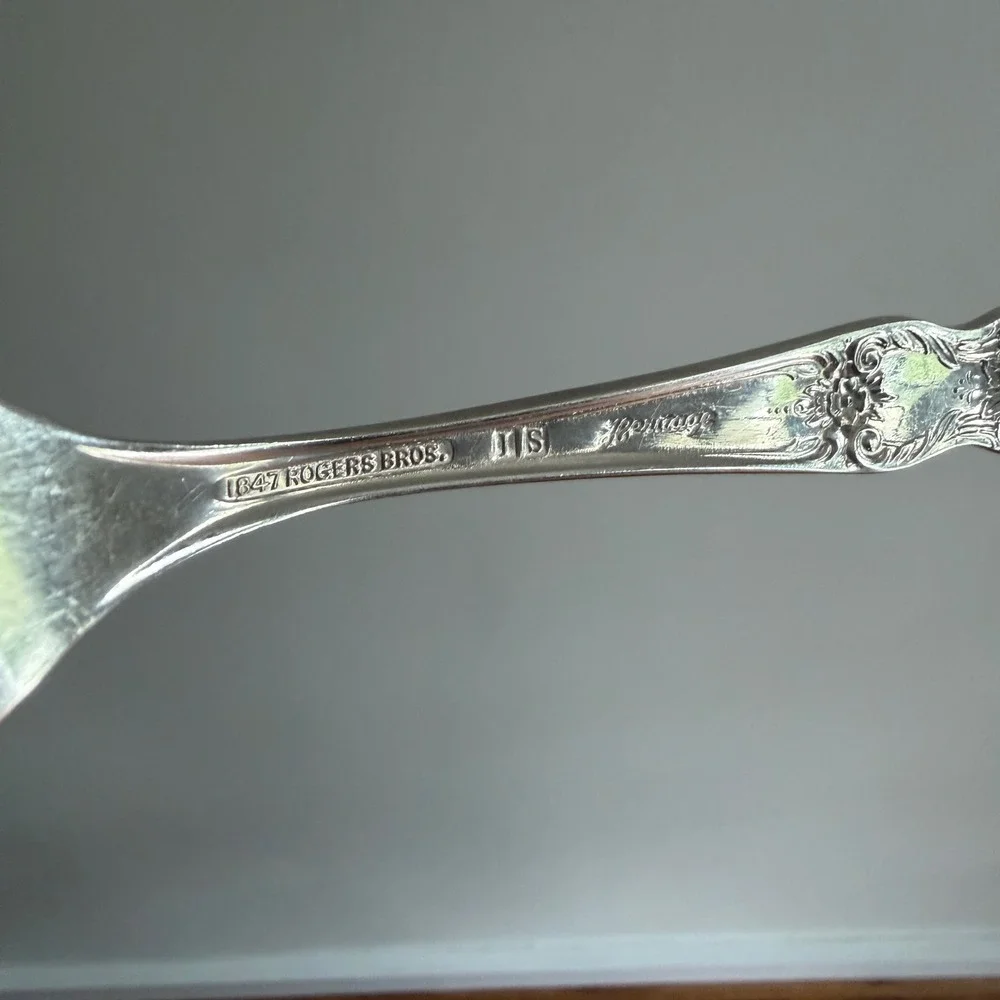 1847 Rogers Bros. IS Heritage Flatware Set 49 Pieces Floral Design